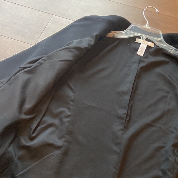 Chico’s Black Semi fitted gold zipper coat with hints of gold & sequins size 12 - Picture 7 of 8